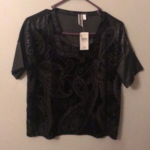 Black paisley short sleeve blouse